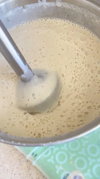 Шаг 7: Добавьте банан и пробейте блендером