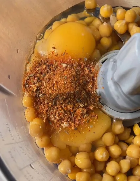 Шаг 4: Добавьте яйца